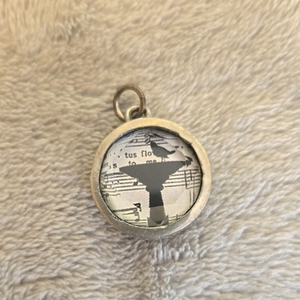#052 Vintage Silver Pendant with Artistic Design - Picture 3 of 4